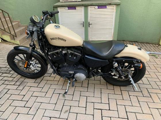 HARLEY-DAVIDSON SPORTSTER IRON 883 